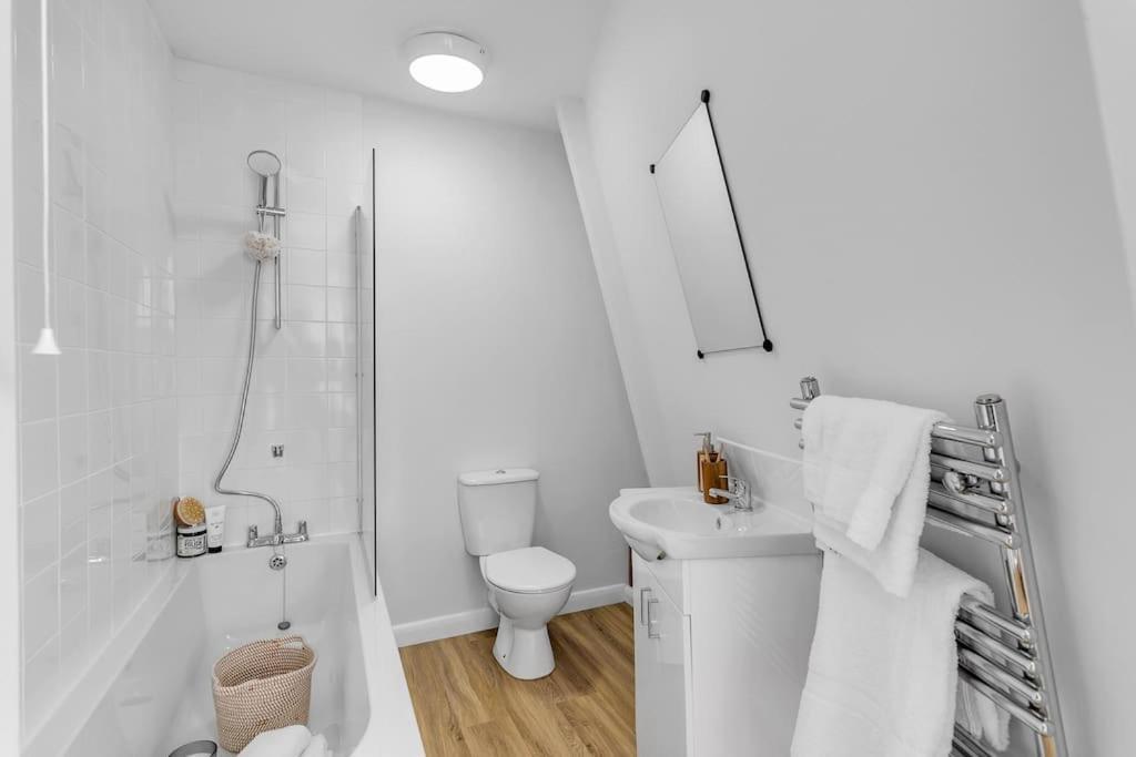 1-Bed Seaside Apartment With Parking Cromer Kültér fotó