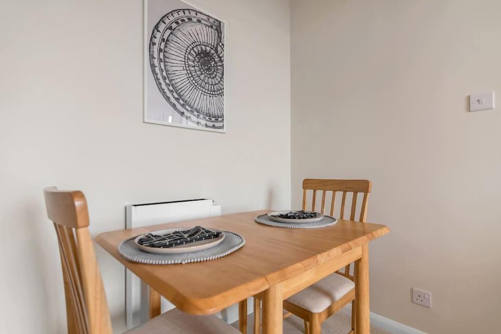 1-Bed Seaside Apartment With Parking Cromer Kültér fotó