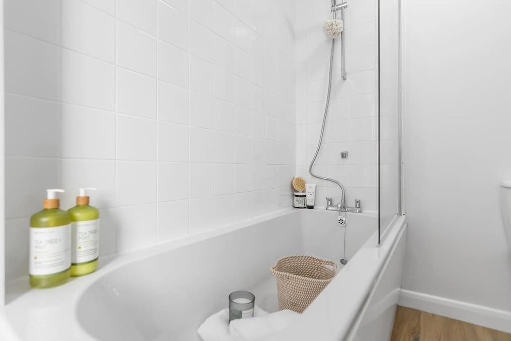 1-Bed Seaside Apartment With Parking Cromer Kültér fotó