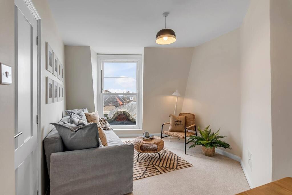 1-Bed Seaside Apartment With Parking Cromer Kültér fotó