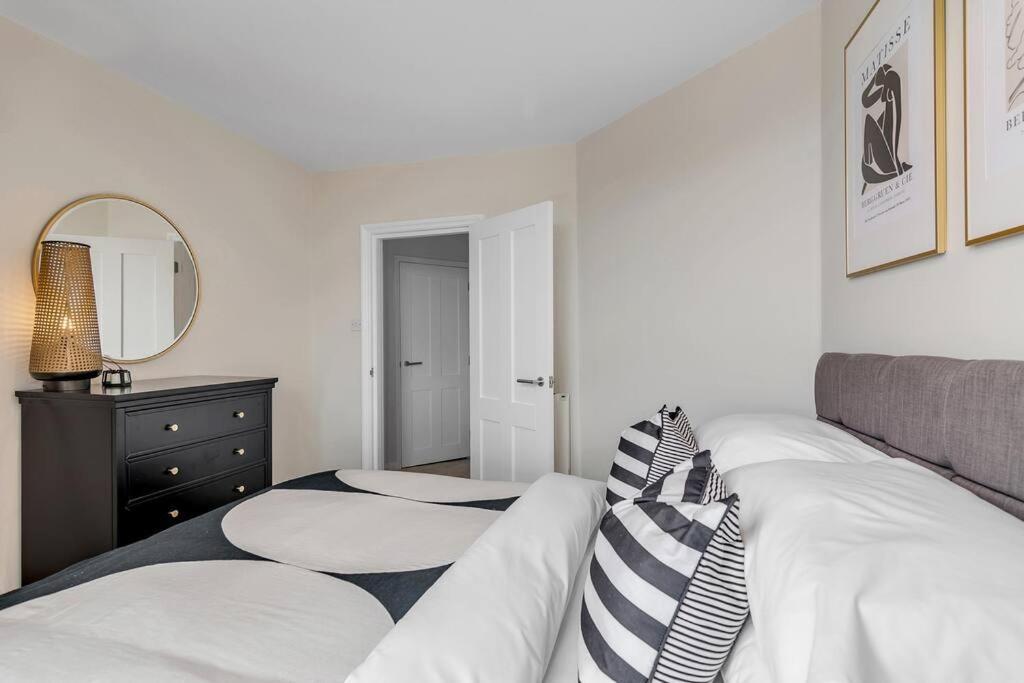 1-Bed Seaside Apartment With Parking Cromer Kültér fotó